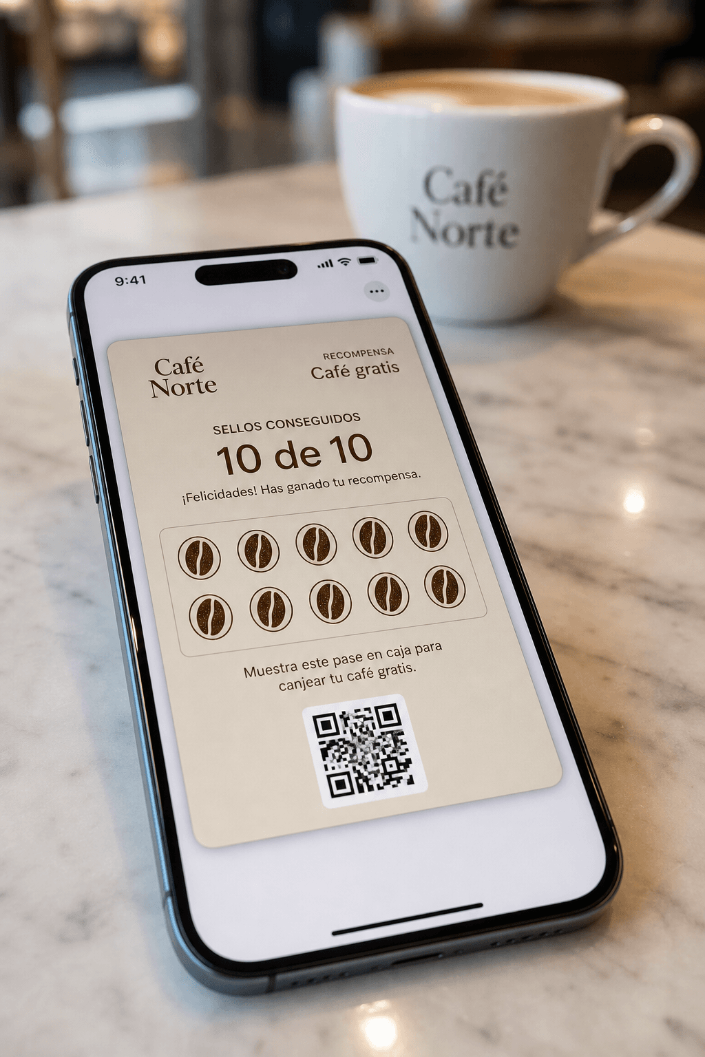 Móvil con la tarjeta de fidelización completa: 10 de 10 sellos y café gratis